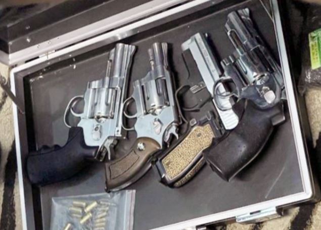Bình Dương: Bắt vụ tàng trữ 10kg ma túy, thu 5 khẩu súng quân dụng