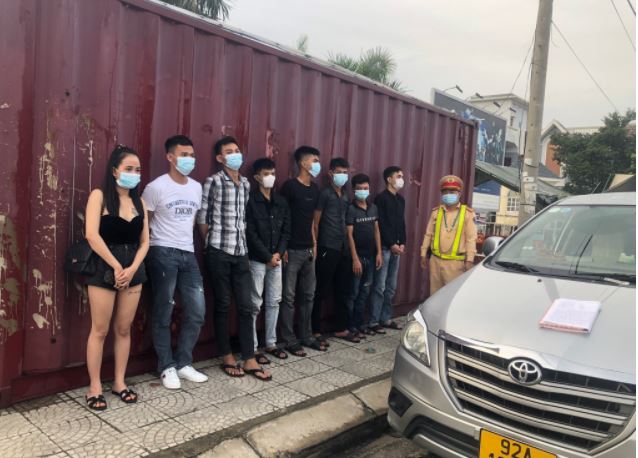 Đà Nẵng: Chốt kiểm dịch Covid-19 bắt nhóm 8 nam nữ mở 'tiệc ma túy' thâu đêm