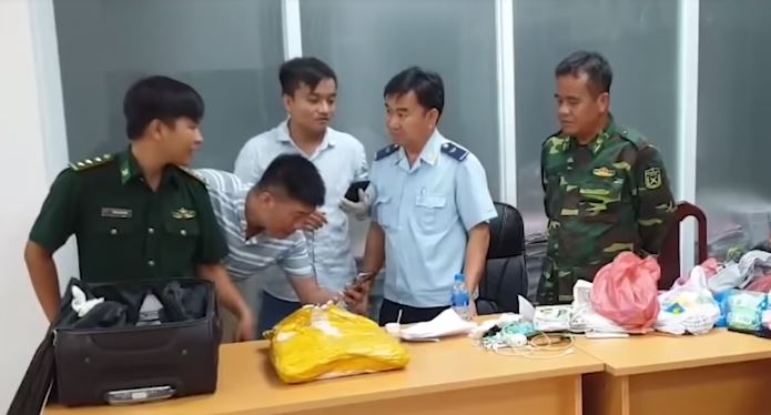 Bắt giữ người phụ nữ cùng chiếc vali chứa đầy ma túy ở Tây Ninh