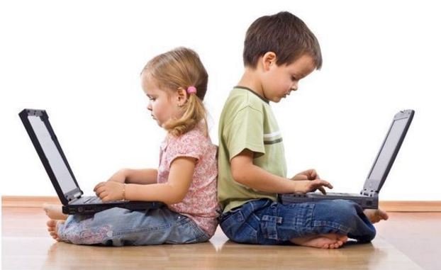 Nghiện internet ở trẻ em.