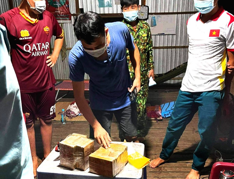 Bộ đội Biên phòng tỉnh An Giang xác nhận đã bắt vụ vận chuyển hơn 7kg ma túy qua biên giới.
