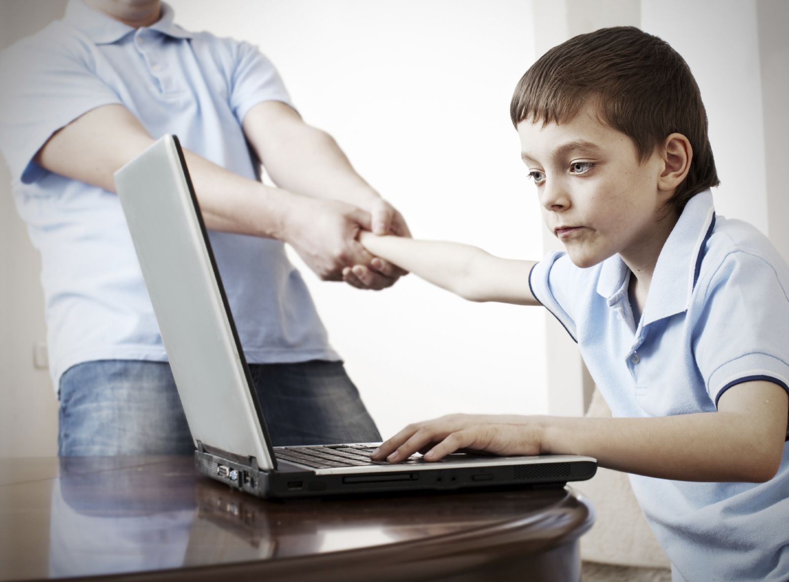 Ngăn ngừa nghiện internet ở trẻ em và thanh thiếu niên