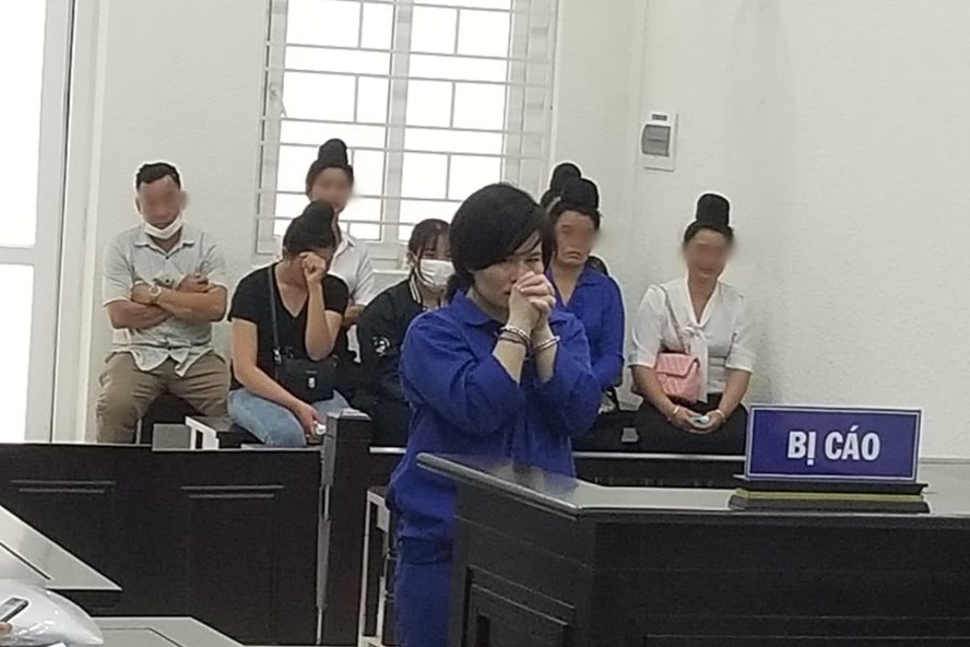 Người đàn bà giấu ma tuý vào áo, bật khóc khi bị tuyên tử hình