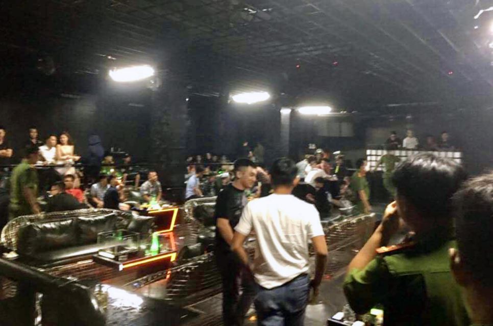 Đà Nẵng: Bắt quả tang karaoke Shark hoạt động chui với 10 khách dương tính ma túy