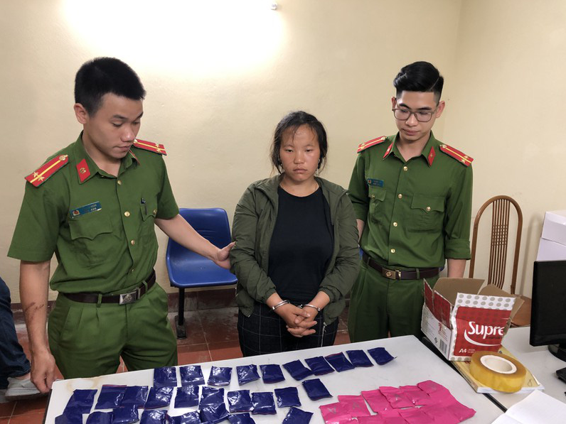Thiếu nữ người Mông vận chuyển hơn 11.000 viên ma túy